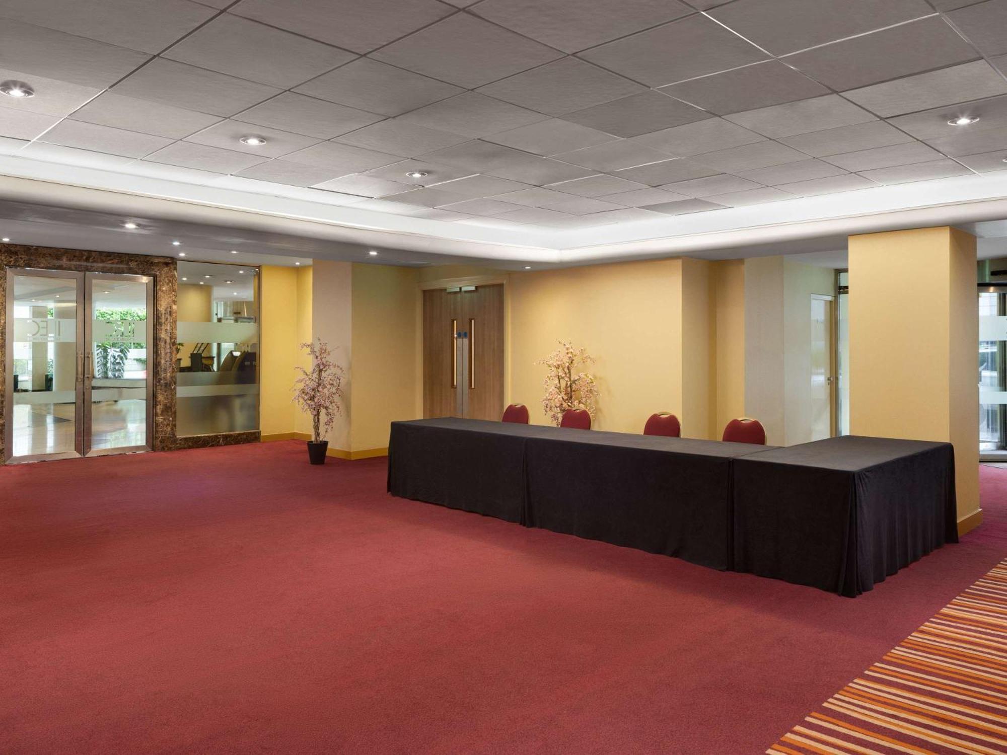 Mercure London Earls Court Exterior photo